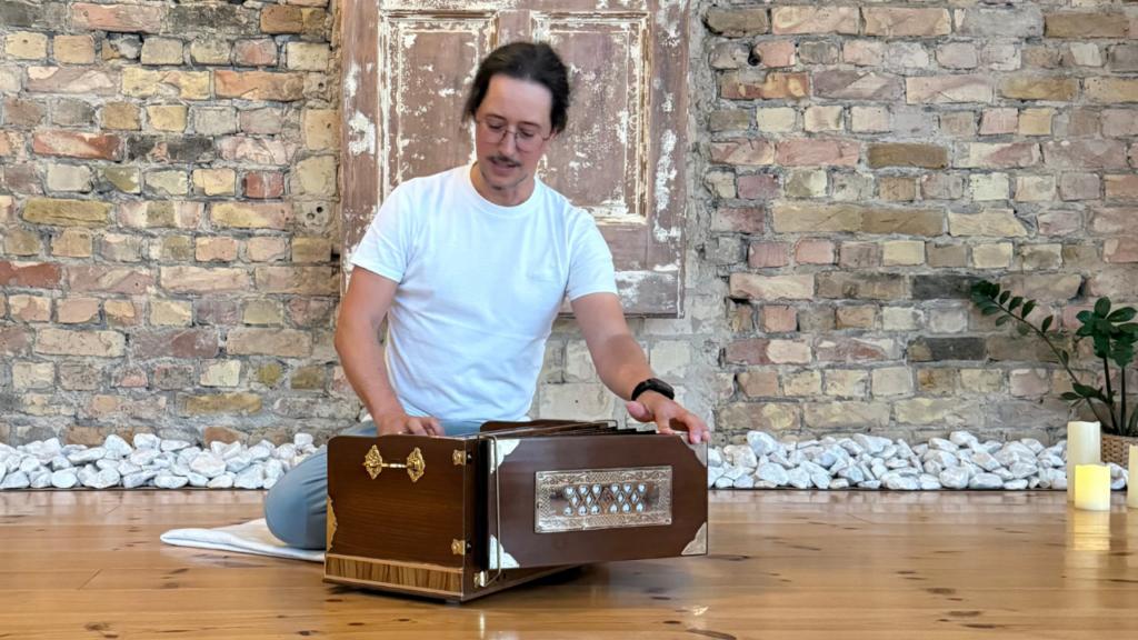 Felix und sein Harmonium